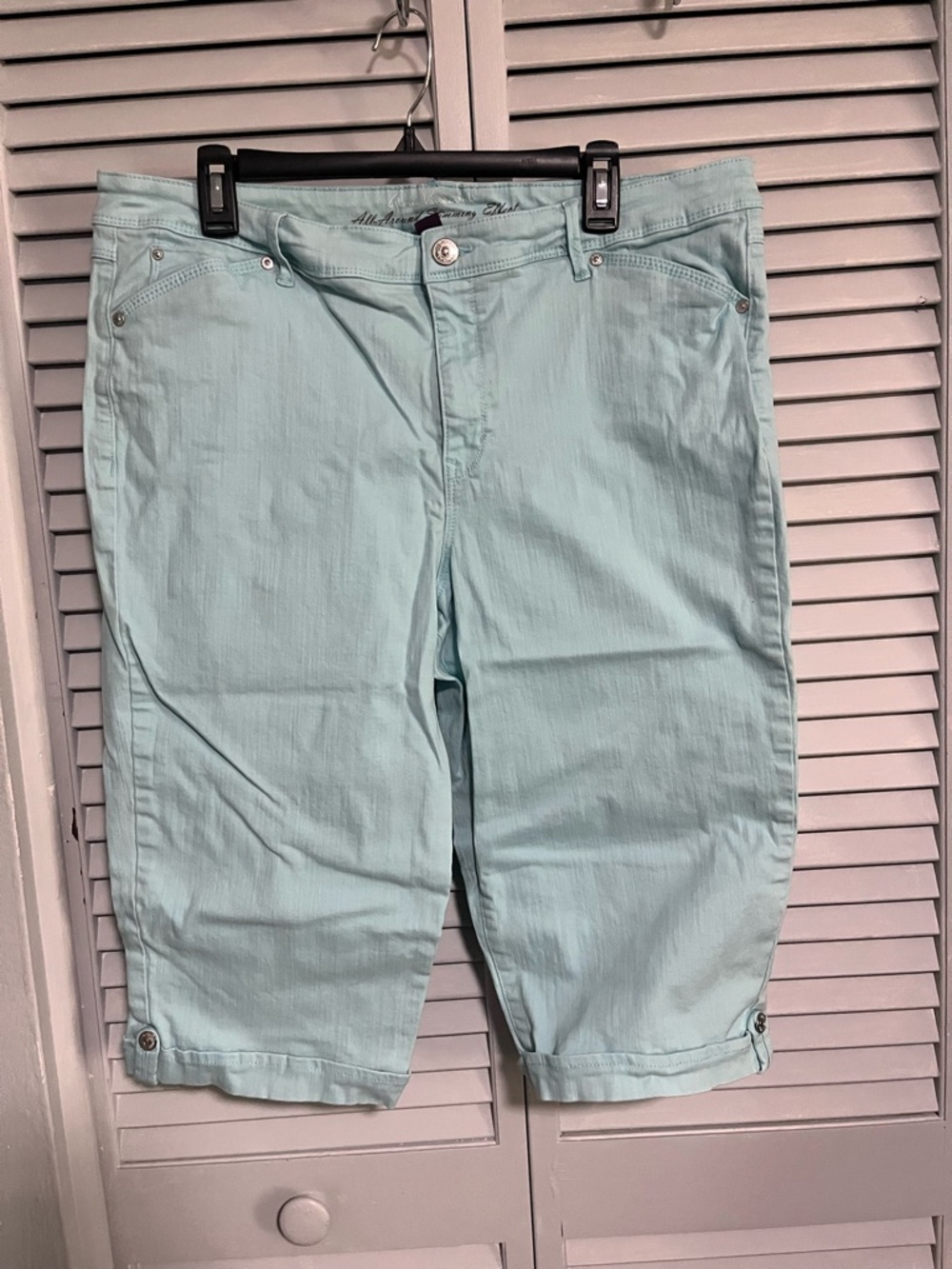 Gloria Vanderbilt Aqua Slimming Capris shorts